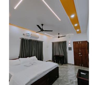 Kuzhuppilly House | Beachfront Coastal Den Homestay with Private Ocean Access