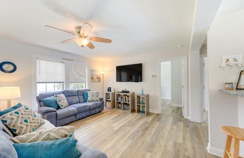 Emerald Isle House | Coastal Emerald Isle Retreat: Family and Pet Friendly Getaway
