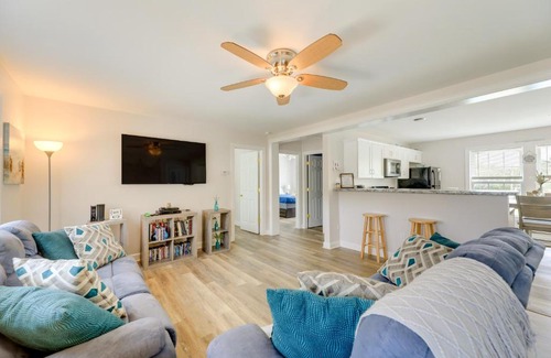 Emerald Isle House | Coastal Emerald Isle Retreat: Family and Pet Friendly Getaway