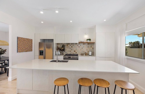 Long Jetty Apartment | Coastal Escape: Family-Friendly Retreat with Kitchen Access