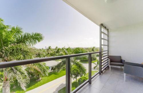 Boca Raton Apartment | Coastal Escape - Pool - Beach