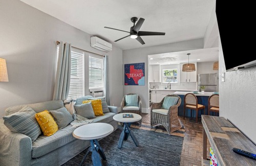 Galveston Bed & Breakfast | Coastal Escape | Steps to Beach | Fire Pit