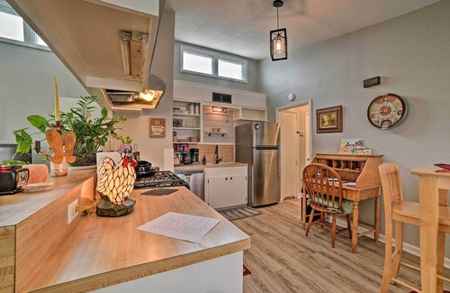 Bay Area House | Coastal Retreat with Yard - Walk to Texas A&M & Spa!
