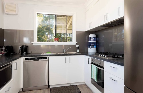 Long Beach House | Coastal Escape | Walk to Beach, Pet-Friendly, Wifi