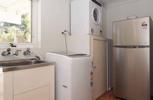 Long Beach House | Coastal Escape | Walk to Beach, Pet-Friendly, Wifi
