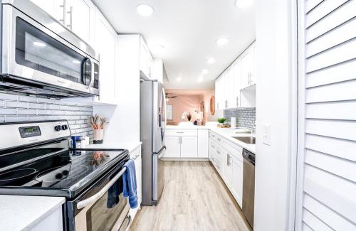 Boca Raton Apartment | Coastal Escape Walk to Beach Pool and Gym