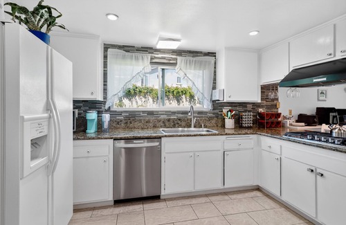 Sea View Estates House | Coastal Escape With Private Mini Golf 4 Bedroom Home