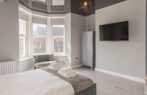 Llandudno Apartment | Oceanfront Coastal Gem Apartment in Llandudno with Views