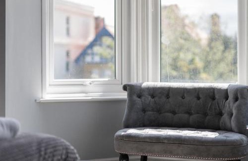 Llandudno Apartment | Oceanfront Coastal Gem Apartment in Llandudno with Views