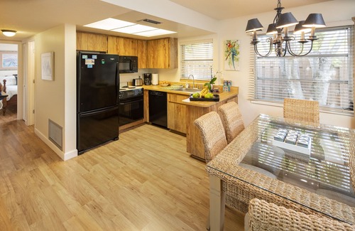 Sarasota Cottage | Experience Leisurely Oceanfront Bliss with Spa and Pool