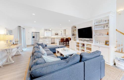 York Beach House | Coastal Gem: Family-Friendly Stay with 9.8 Guest Rating