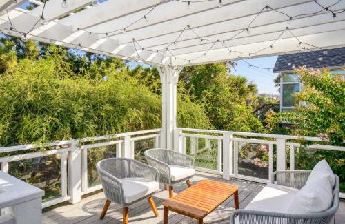 Folly Beach House | Coastal Grove by AvantStay: Pet-Friendly Retreat Near Folly