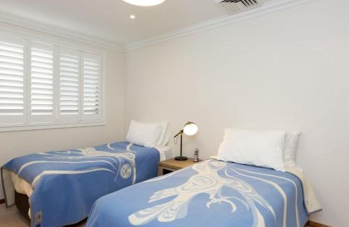 Gerroa House | Guest Rated 9.5: Coastal Haven at Gerroa for Families