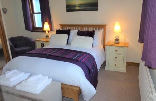 Cullen House | Oceanfront Coastal Haven: 4-Star Stay with Perfect Rating
