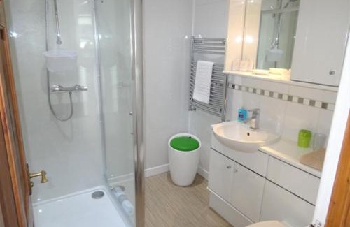 Cullen House | Oceanfront Coastal Haven: 4-Star Stay with Perfect Rating