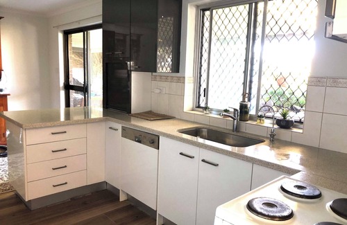 Hayborough House | Beachside Retreat: Coastal Hayborough Near Port Elliot