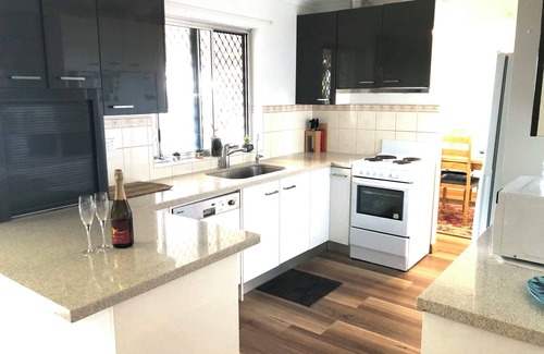 Hayborough House | Beachside Retreat: Coastal Hayborough Near Port Elliot