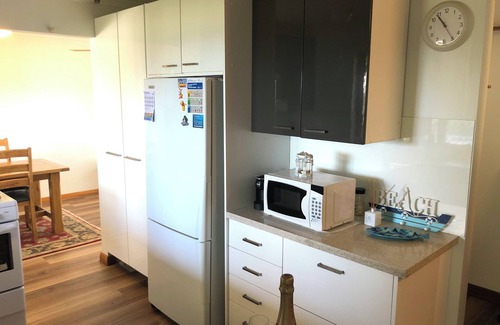Hayborough House | Beachside Retreat: Coastal Hayborough Near Port Elliot