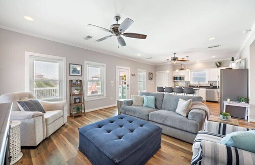 Galveston House | Pet-Friendly Coastal Hourglass - Steps from the Beach!