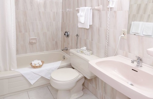 Dartmouth Hotel | Welcoming Coastal Inn Dartmouth with Family-Friendly Amenities