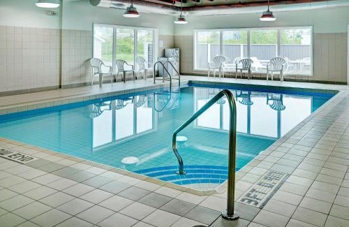 Halifax Hotel | Pet-Friendly Coastal Inn Halifax - Bayers Lake with Pool
