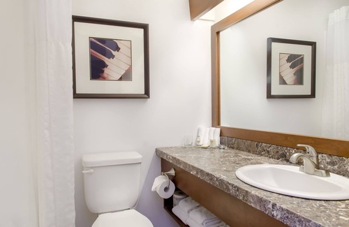 Dieppe Hotel | Coastal Inn Moncton Dieppe: Eco-Friendly Comfort Awaits