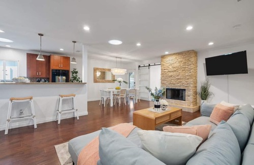 Harbor House | Dreamy Coastal Stay with Lagoon Pool & Family Amenities