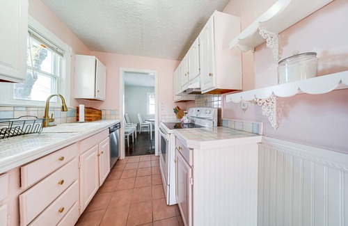 Euclid Cottage | Scenic Lake Erie Cottage with Breathtaking Water Views
