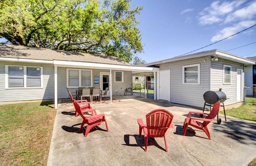 Long Beach House | Family-Friendly Coastal Retreat Steps from Long Beach