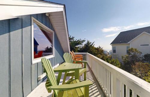 Emerald Isle House | Coastal Love: Family-Friendly Retreat by the Sea