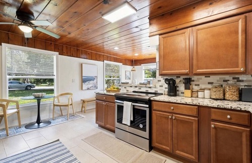 Lakeside Point House | Guest Rated 10/10 at Coastal Oasis of Lantana, Pet Friendly