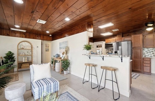 Lakeside Point House | Guest Rated 10/10 at Coastal Oasis of Lantana, Pet Friendly