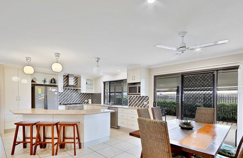 Woodgate House | Coastal Paradise with a pool!