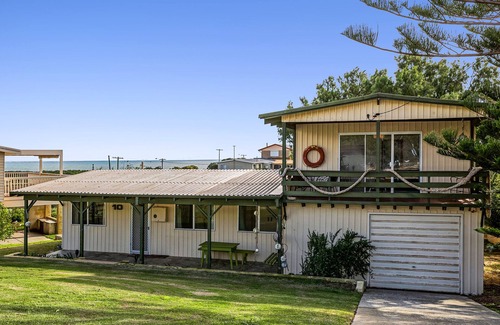 Guilderton House | Seaside Retreat with Panoramic Ocean Views and Great Amenities
