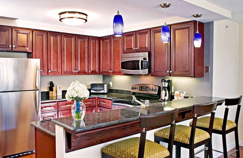 Newport Condo | Ocean View Coastal Retreat: 2BR Newport Beach Getaway