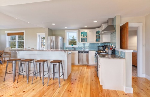 Newbury House | Idyllic Coastal Retreat in Plum Island with Ocean Views!