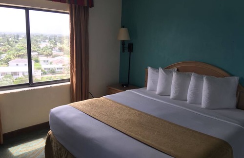 Seabreeze Park Hotel | Coastal Retreat | Oceanfront Views w/Balcony for a Peaceful Getaway | 2 Units
