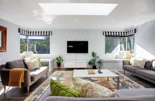 Murrays Bay House | Coastal Retreat w Spa Pool just Steps to the Beach