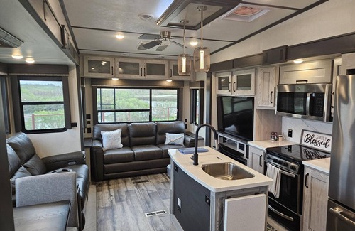 Port Bolivar House | Top-Rated Beach Camper at Hailey's Beach-n-Bay Resort