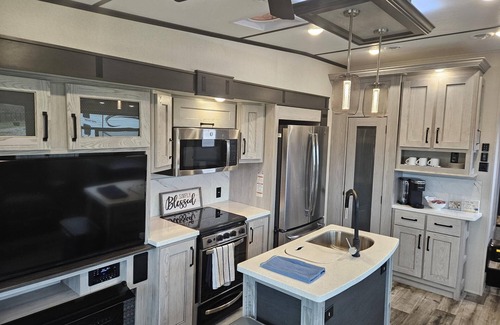 Port Bolivar House | Top-Rated Beach Camper at Hailey's Beach-n-Bay Resort