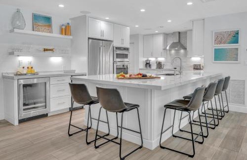 Harbour Inlet House | Relaxing Coastal Haven with Heated Pool Near the Beach