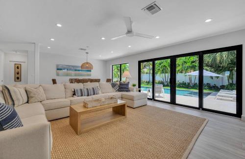 Harbour Inlet House | Relaxing Coastal Haven with Heated Pool Near the Beach
