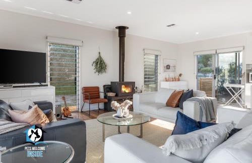 Middleton House | Coastal Pavilion House with Sea Views & Decks, Near Beach