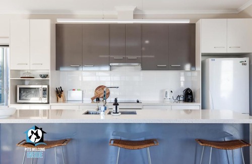 Middleton House | Coastal Pavilion House with Sea Views & Decks, Near Beach