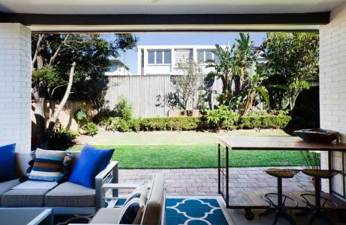 Tamarama House | Coastal Tamarama: Family-Friendly 4-Star Getaway