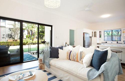 Tamarama House | Coastal Tamarama: Family-Friendly 4-Star Getaway