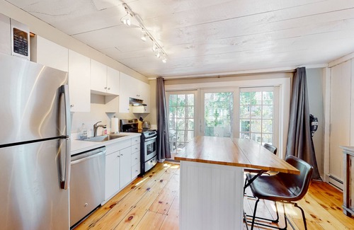 Mashpee House | Beachfront Townhome with Balconies and Pool Access