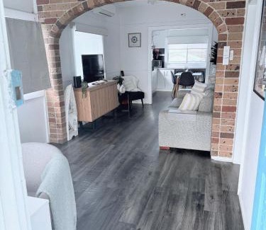 Shellharbour House | Coastal Vibes - Beachside Escape with Oceanfront Amenities