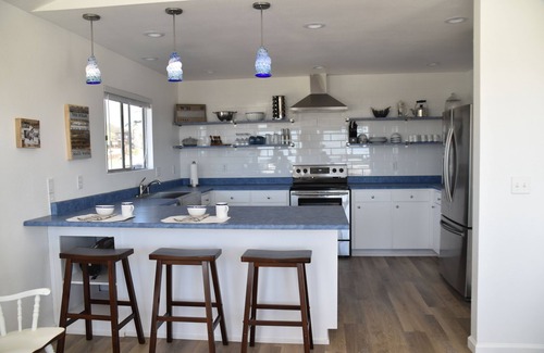 Cayucos House | Oceanfront Retreat with Spa & Pet-Friendly Amenities