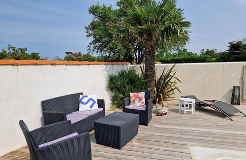 Angoulins House | Relax at Villa Angoulins with Pool and Spa Amenities